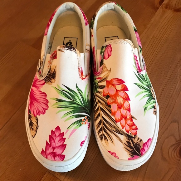 Vans Shoes - Vans Hawaiian 🌺🌸 Floral Slip-on